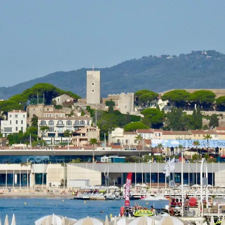 Quiet Close To The Center * Cannes